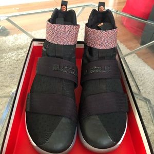 LEBRON SOLIDER 10 (without the box)